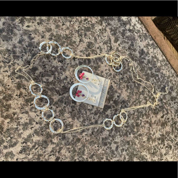 Silver circle hooked Necklace with people and pink circle earrings - Picture 1 of 7